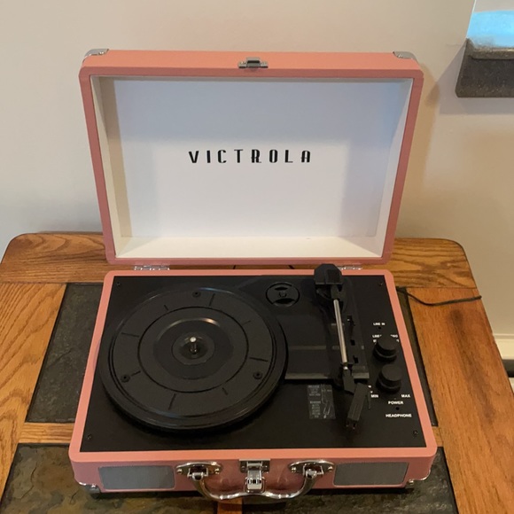 Record Player and records - Picture 2 of 3